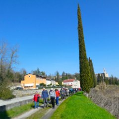 P1190158    Partenza, h. 10.20 . Guida Lorenza Lorenzi con Maria Croce Tornieri..